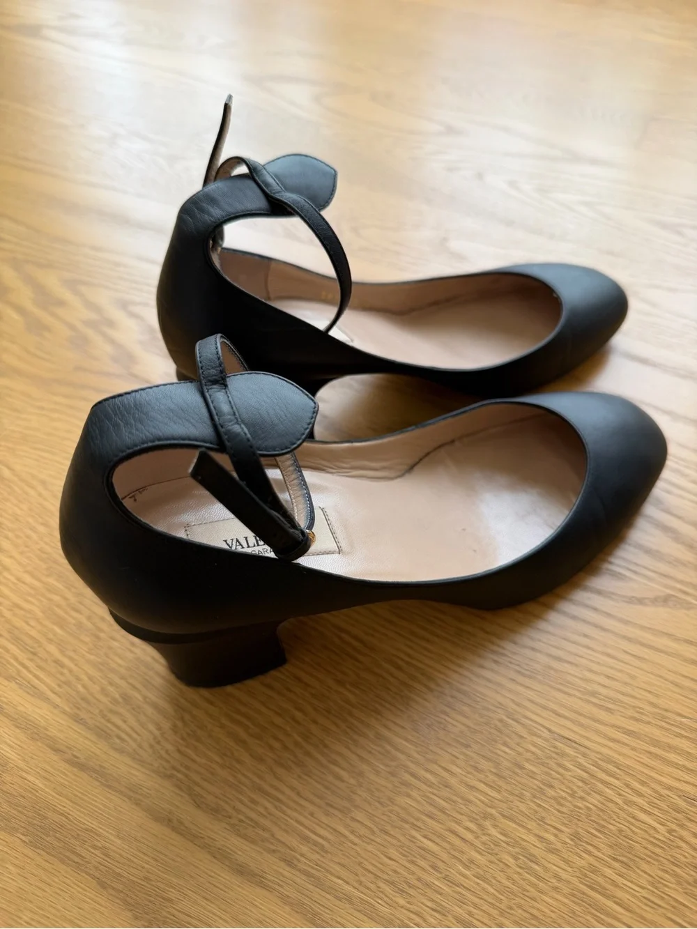 Valentino Black Ankle-Strap Round-Toe Mid Heel Pumps 38.5
